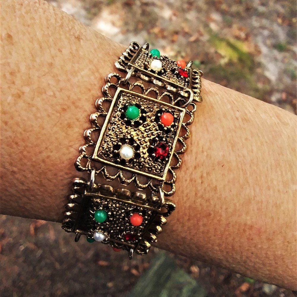 Antique gold vintage 7 panel filigree bracelet with rhinestones in each panel